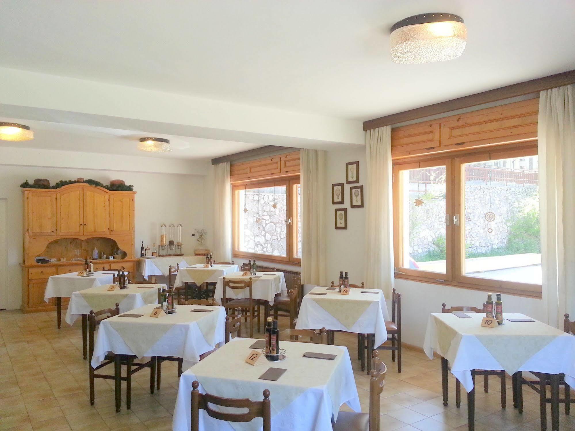 Hotel Oasi Сан-Вито-ди-Кадоре Экстерьер фото